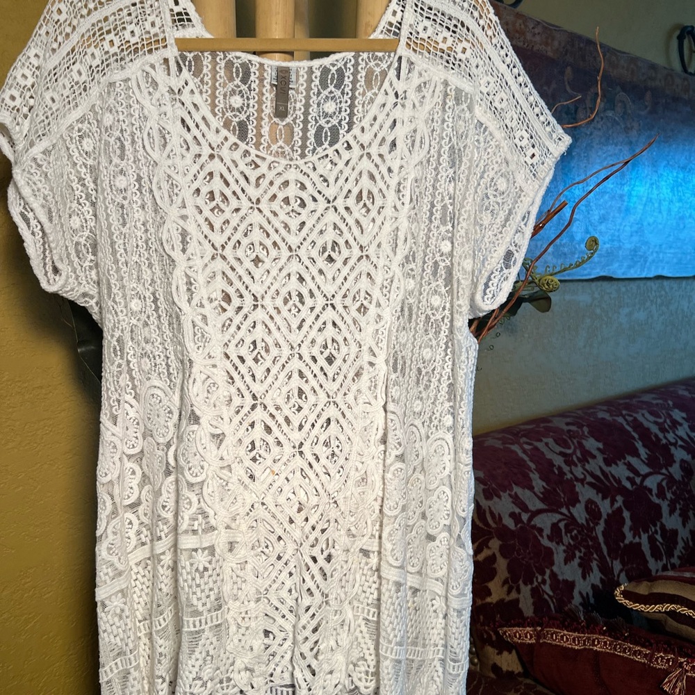 Croché top, size XL, 100% cotton, color white.